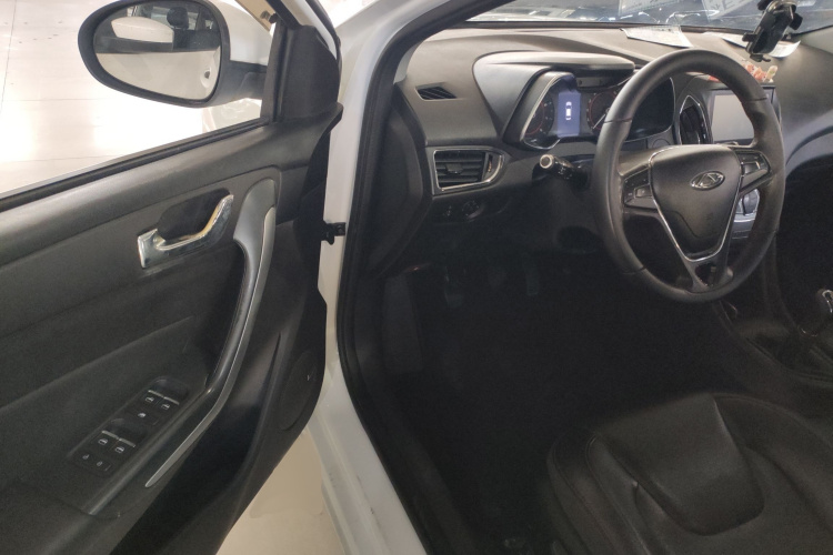 奇瑞 艾瑞泽5 2016款 1.5L 手动领锐版中控内饰7003