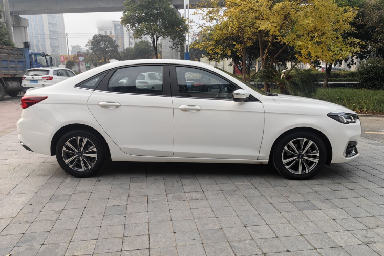 福特 福睿斯 2021款 1.5L 自动钻石版车身外观6006