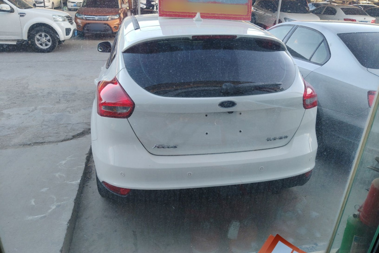 福特 福克斯 2018款 两厢经典 1.6L 自动风尚型智行版车身外观6