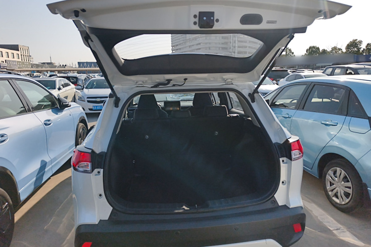 丰田 卡罗拉锐放 2022款 2.0L 精英版局部细节23