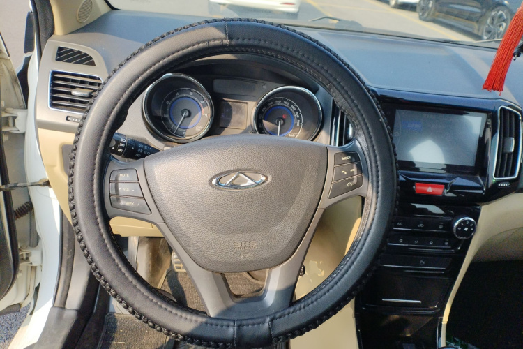 奇瑞E3 2015款 1.5L 手动智尚型中控内饰13