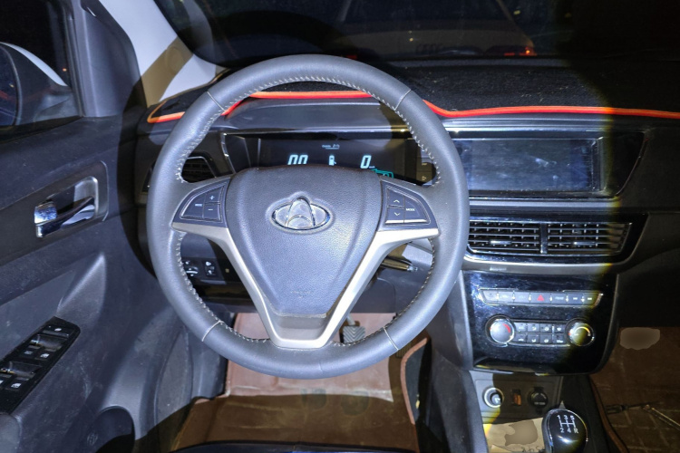 长安凯程 长安欧尚A600 2016款 1.5L 手动豪华型7座中控内饰13