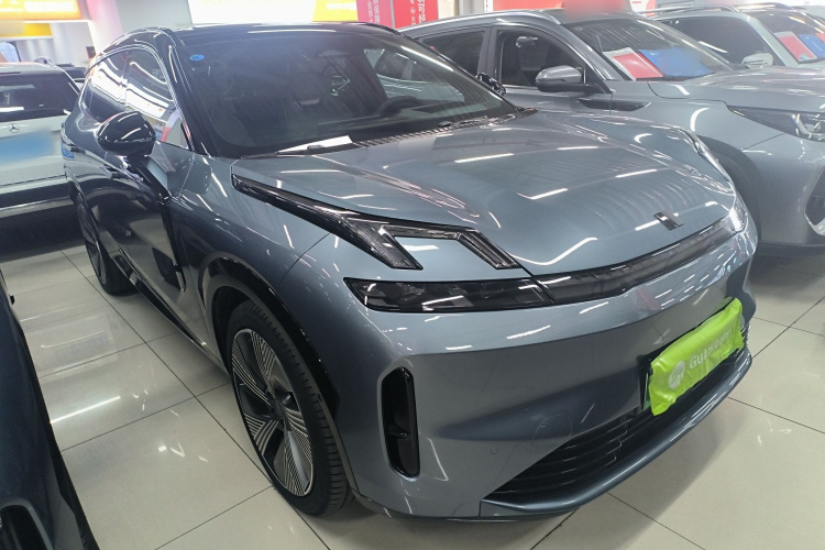 领克08 EM-P 2025款 220km 四驱性能Halo车身外观3