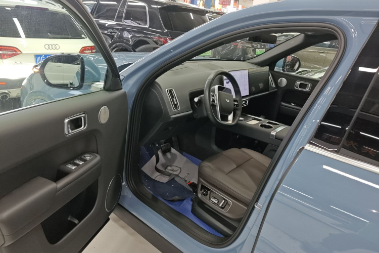 理想汽车 理想L9 2022款 Max中控内饰20