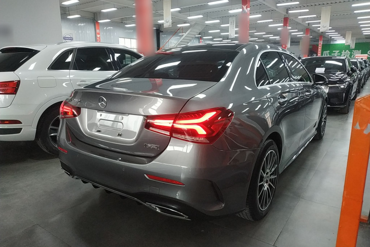 奔驰A级 2020款 改款 A 200 L 运动轿车时尚型车身外观7