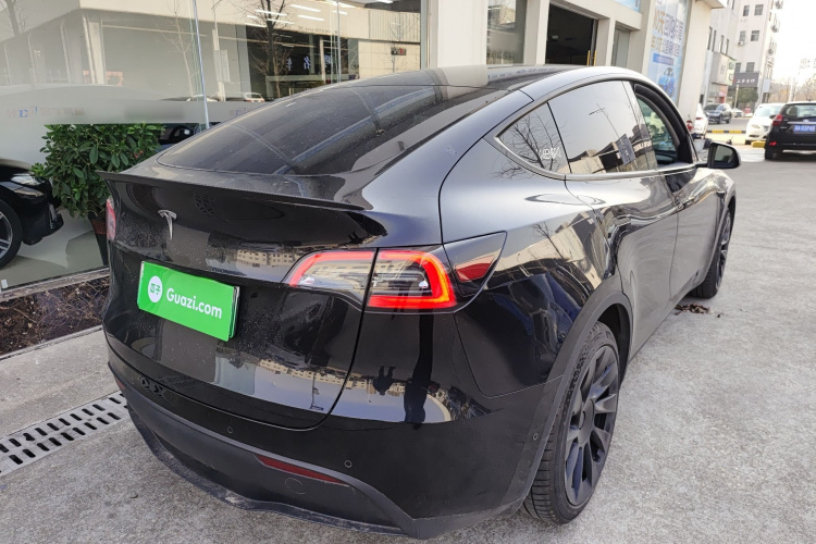 特斯拉 Model Y 2022款 改款 后轮驱动版车身外观7