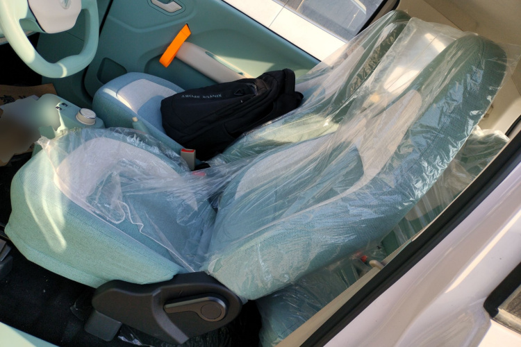 凌宝汽车 凌宝uni 2025款 微甜版 11.52kWh局部细节19