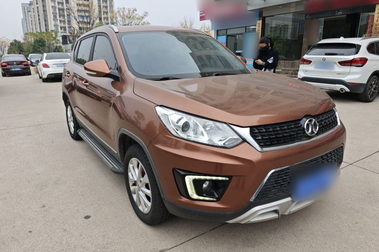 北京汽车 绅宝X35 2016款 1.5L 手动精英版车身外观3