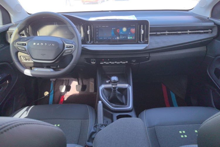 宝骏RM-5 2019款 1.5T 手动24小时在线精英型 6座中控内饰12