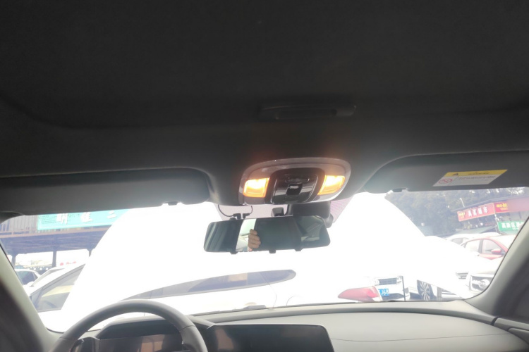 现代 伊兰特 2022款 240TGDi DCT LUX尊贵版中控内饰22