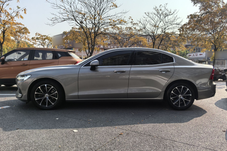 沃尔沃S60 2022款 B4 智逸豪华版车身外观6003