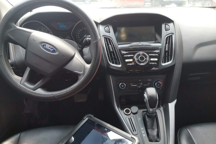 福特 福克斯 2017款 两厢 1.6L 自动舒适型智行版中控内饰7002