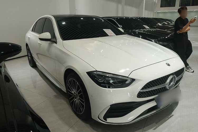 奔驰C级 2023款 改款 C 260 L 运动版车身外观3