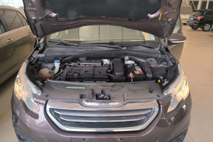 标致2008 2014款 1.6L 自动时尚版机舱底盘24