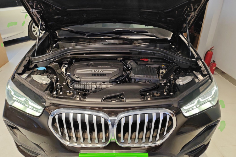 宝马X1 2021款 sDrive25Li 领先型机舱底盘24