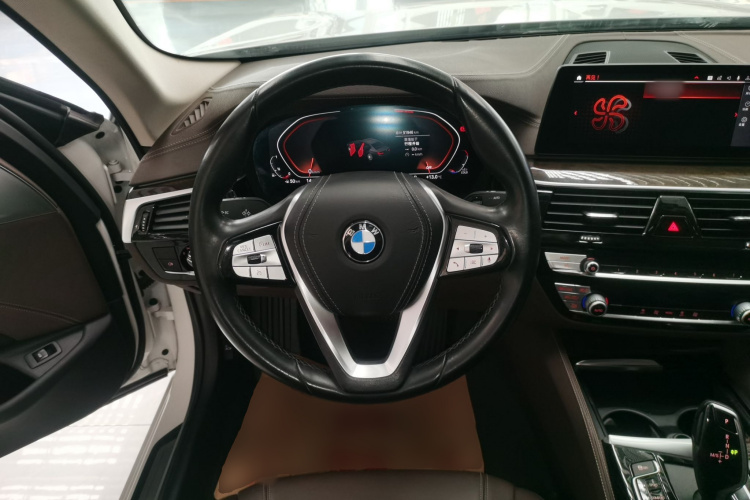 宝马5系 2020款 525Li 豪华套装中控内饰13