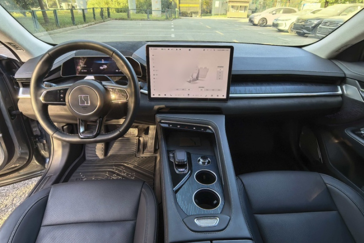 极氪001 2022款 超长续航单电机 WE版中控内饰7006