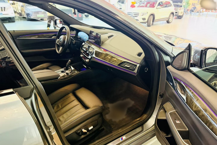 宝马6系GT 2019款 630i M运动套装中控内饰7005