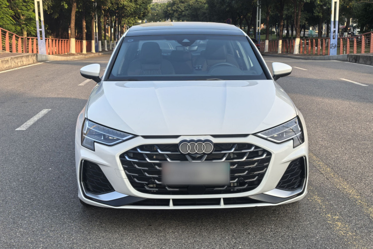 奥迪A3 2025款 A3L Limousine 35TFSI 飞驰尊享型车身外观6003