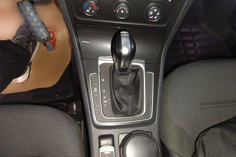 大众 高尔夫 2018款 230TSI 自动舒适型局部细节18