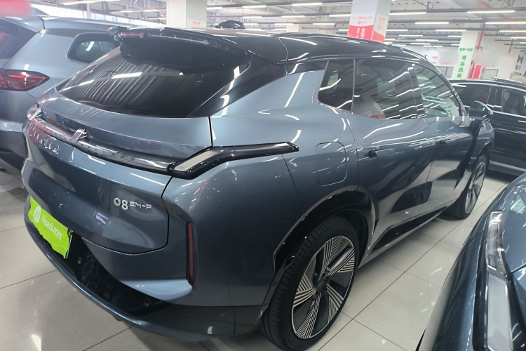 领克08 EM-P 2025款 220km 四驱性能Halo车身外观7