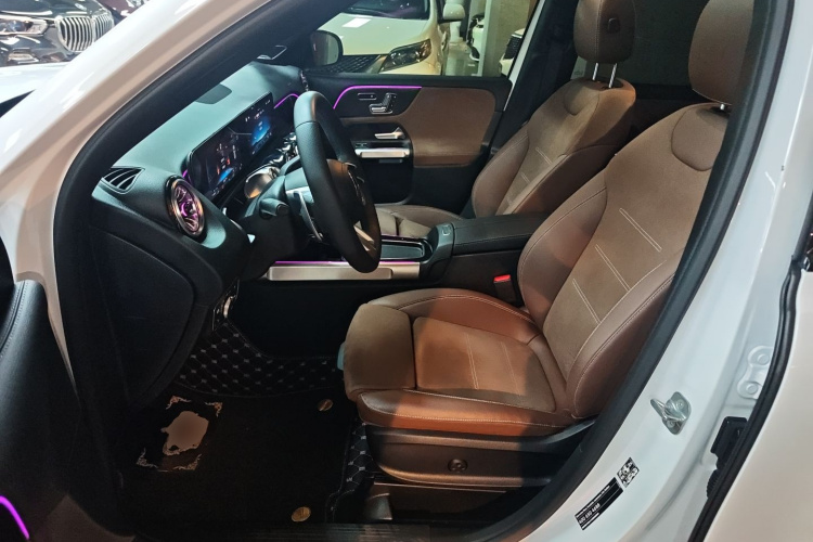 奔驰GLB AMG 2024款 AMG GLB 35 4MATIC中控内饰19