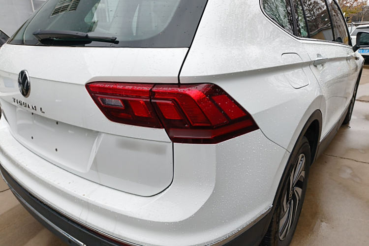 大众 途观L 2024款 300TSI 自动两驱智享版车身外观9