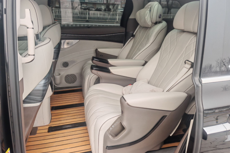 腾势D9 2022款 DM-i 1040 尊贵型中控内饰7004