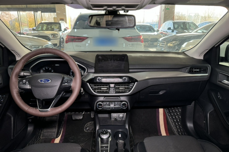 福特 福克斯 2019款 三厢 EcoBoost 180 自动锋潮型中控内饰7009