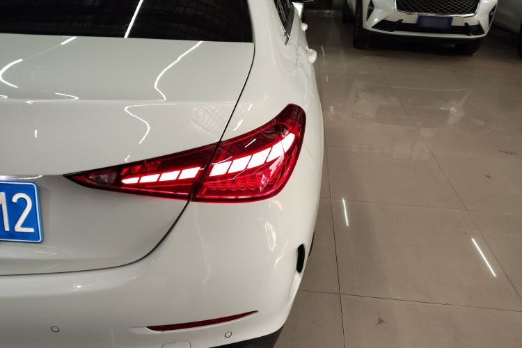 奔驰C级 2022款 C 260 L 运动版车身外观9