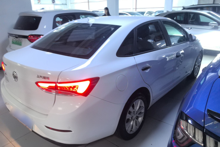 别克 英朗 2021款 改款 典范 1.5L 自动精英型车身外观7