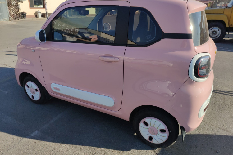 奔腾小马 2025款 222km 闪电马车身外观4