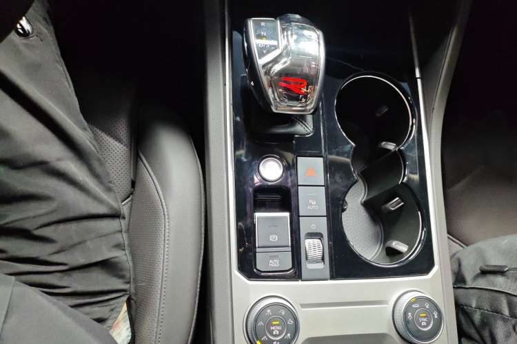 大众 途锐 2022款 3.0TSI 锐享版 曜黑运动套装局部细节18