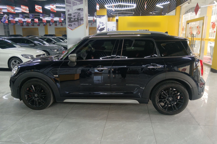 MINI Countryman 2020款 1.5T COOPER 鉴赏家车身外观4
