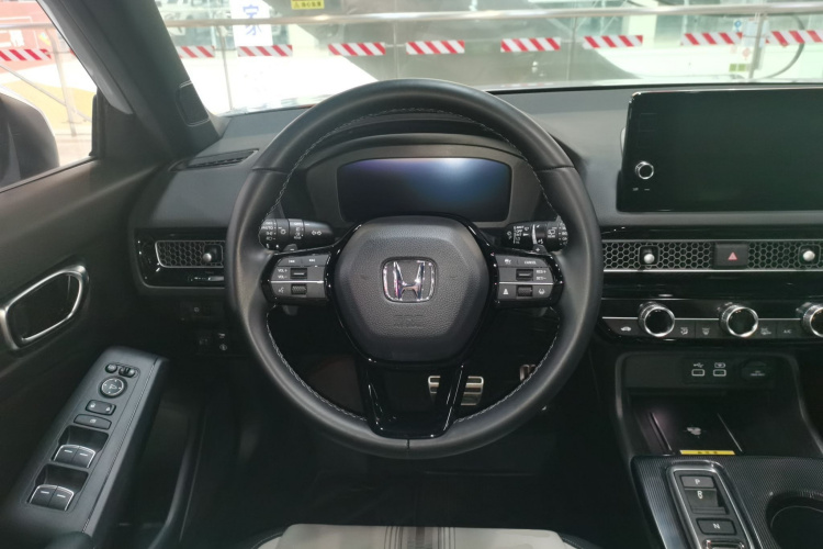 本田 思域 2023款 HATCHBACK 2.0L e:HEV 极控版中控内饰13