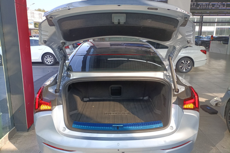 哪吒汽车 哪吒S 2022款 增程版 1160km 后驱小版局部细节23