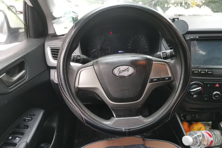 现代 悦纳 2016款 1.4L 自动炫酷版GLS局部细节13