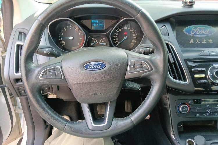 福特 福克斯 2017款 三厢 1.6L 自动风尚型智行版中控内饰13