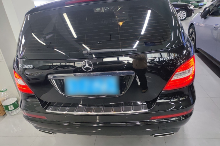 奔驰R级 2014款 R 320 4MATIC 商务型车身外观6