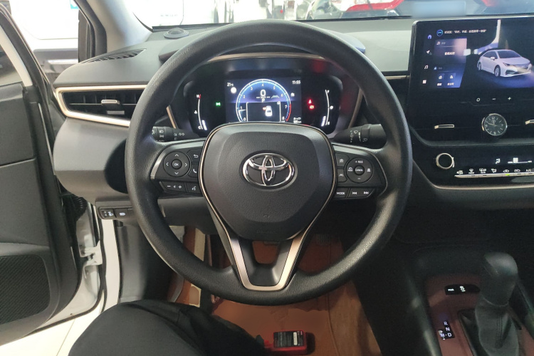 丰田 亚洲狮 2023款 2.0L 精英版中控内饰13