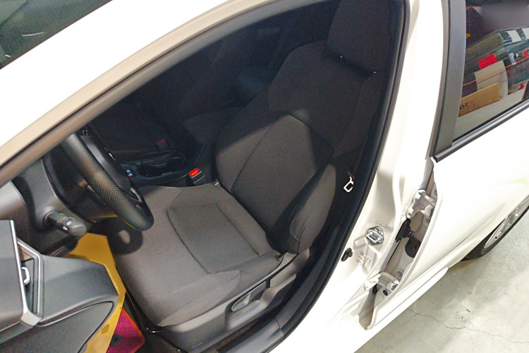 丰田 雷凌 2022款 双擎 1.8H E-CVT豪华版局部细节19