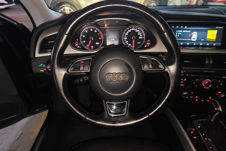 奥迪A4L 2013款 35 TFSI 自动标准型中控内饰13