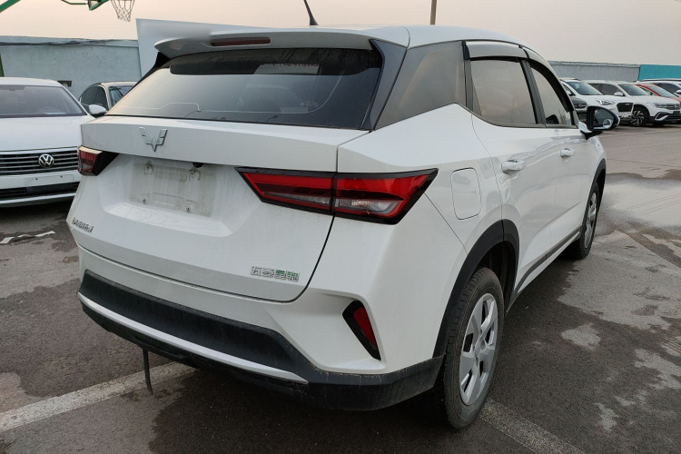 五菱汽车 五菱星驰 2022款 1.5L 手动自由型车身外观7