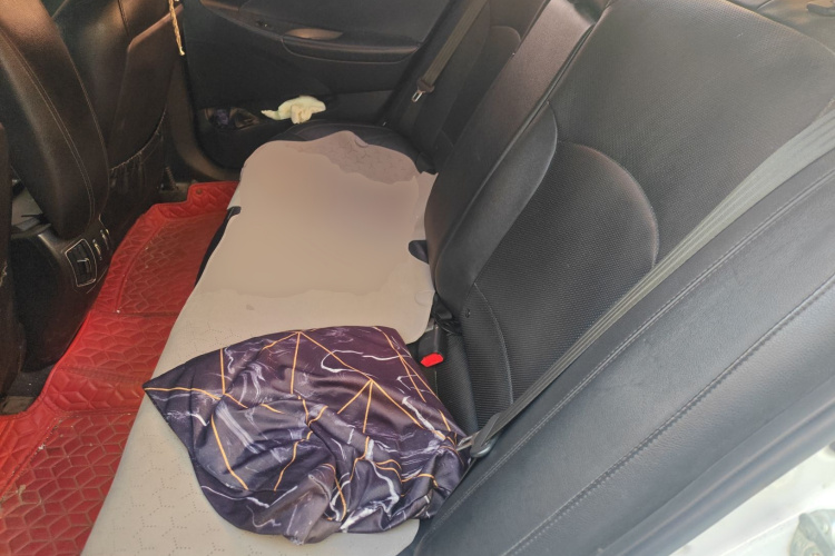 现代 索纳塔 2011款 2.0L 自动豪华版中控内饰21