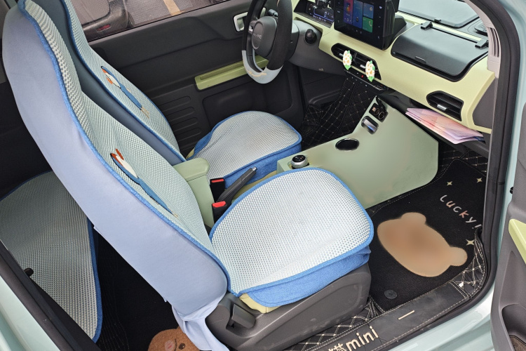 吉利银河 2023款 熊猫mini 200km 灵动熊局部细节41
