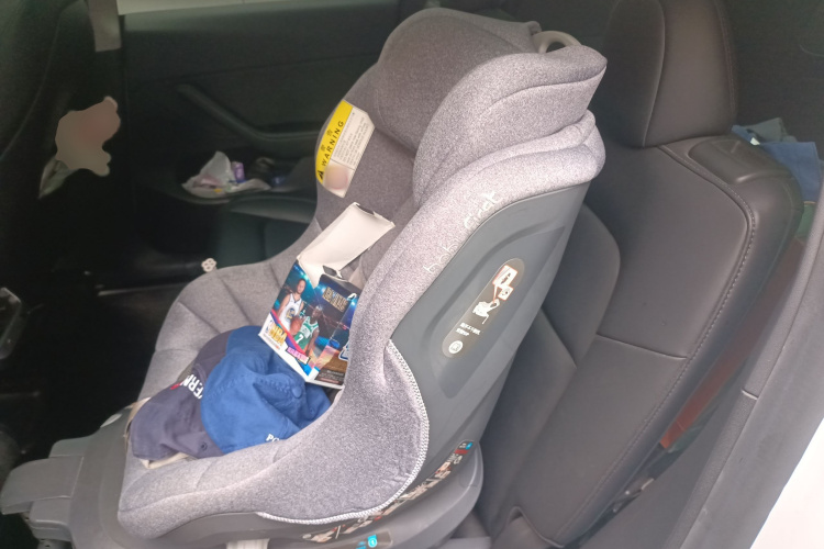 特斯拉 Model Y 2022款 改款 后轮驱动版中控内饰21