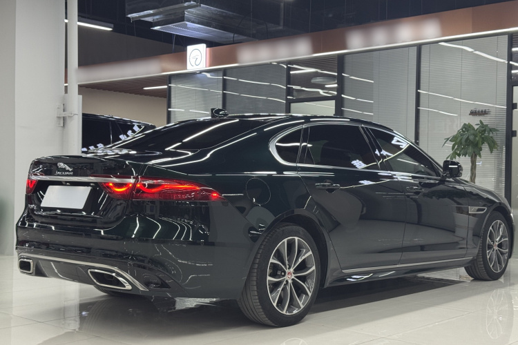 捷豹XFL 2022款 XFL 2.0T P250 两驱精英运动版车身外观6004