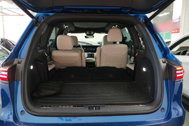 理想汽车 理想ONE 2020款 增程6座版机舱底盘23