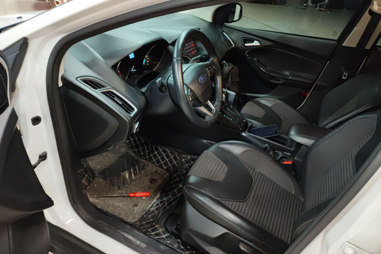 福特 福克斯 2017款 两厢 1.6L 自动风尚型智行版中控内饰20