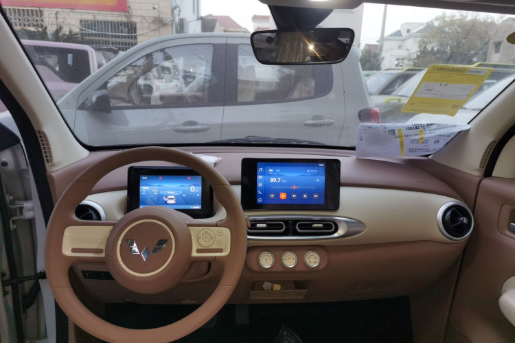 五菱汽车 宏光MINIEV 2025款 四门版 臻享+款中控内饰12